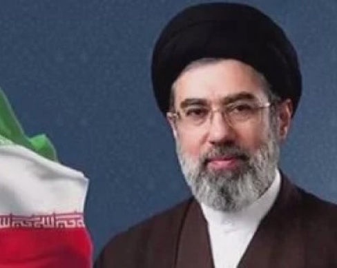 المرشد الإيراني يدعو الإيرانيين لتجنب الخلافات والدول الإسلامية إلى الوحدة