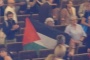 مهرجان البندقية: رفع العلم الفلسطيني خلال عرض فيلم للمخرج الإسرائيلي عاموس غيتاي
