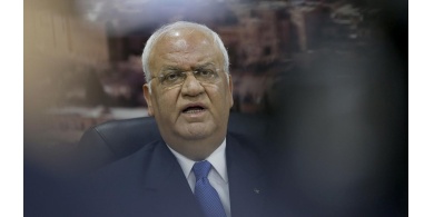 منظمة التحرير: صائب عريقات يحتاج لعناية طبيه خاصة وتم نقله الى مشفى بتل ابيب