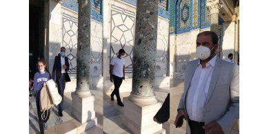شاهد.. مقدسيون يتصدون لوفد إماراتي خلال تواجده في الأقصى