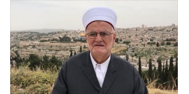 صبري: زيارات المطبعين للأقصى مثل اقتحامات المستوطنين