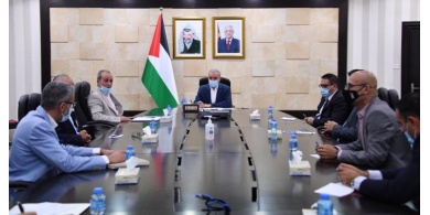 التقى وفدا من منظمات حقوق الانسان: اشتية يؤكد صون الحريات العامة