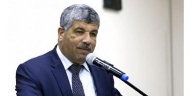 الاحتلال يحتجز مركبة الوزير وليد عساف ويستولي على البريد والأوراق الرسمية