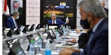 الحكومة: مشكلة المقاصة مع الاحتلال في طريقها للحل خلال الشهر الجاري ما سيمكننا من صرف رواتب الموظفين كاملة