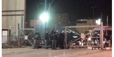الاحتلال يغلق حاجز قلنديا شمال القدس