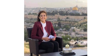 مراسلة (تلفزيون فلسطين) تُوضح حقيقة إيقافها عن العمل 