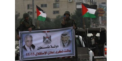 الفلسطينيون يحيون الذكرى الـ 32 لإعلان الاستقلال