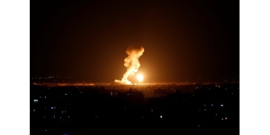 مدفعية الاحتلال تقصف غزة بعد سقوط قذيفة بعسقلان