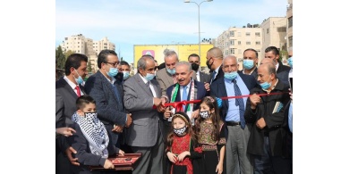 اشتية يفتتح شارع قلنديا &ndash; القدس بقيمة 4.5 مليون شيكل