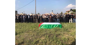 جماهير غفيرة من أبناء شعبنا تشيع جثمان المناضل الكبير حكم بلعاوي في طولكرم