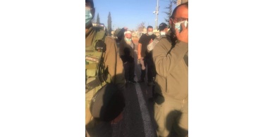 بالصور| مستوطن يدهس سيدة فلسطينية وطفلين بالخليل
