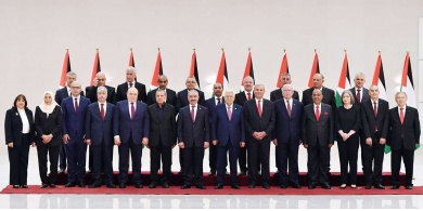 خطة لثلاث سنوات لحكومة اشتية للتعافي.. وهكذا ستُسدد مستحقات الموظفين