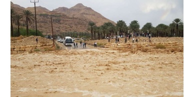 فيضانات بمنطقة البحر الميت ووادي عربة وثلوج على جبل الشيخ (صور)