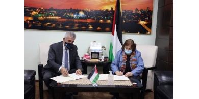 وزارتا الصحة والحكم المحلي توقعان مذكرة تفاهم لإنشاء مشروع تجريبي لمعالجة النفايات الطبية المعدية