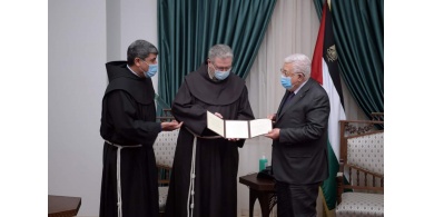 الرئيس يتلقى دعوة لحضور قداس منتصف الليل