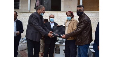 وزير الزراعة يسلم مساعدات لعدد من المزارعين في محافظة أريحا والأغوار