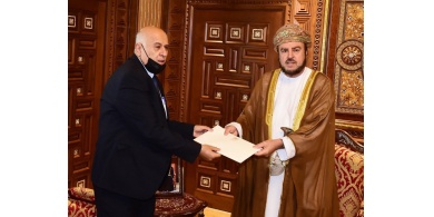 الرجوب يسلم رسالة خطية من الرئيس إلى سلطان عُمان