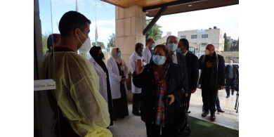 خلال زيارتها لمدينة جنين..وزيرة الصحة: الوزارة بكافة طواقمها تواصل الليل بالنهار للحد من انتشار فيروس كورونا