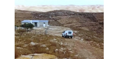 مستوطنون يهاجمون منازل المواطنين في مسافر يطا