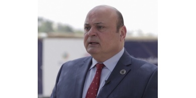 محافظ سلطة النقد..عزام الشوا يؤكد الاستقالة ويكشف الاسباب