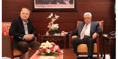 الرئيس عباس يلتقي حنا ناصر اليوم لبحث مواعيد إجراء الانتخابات الفلسطينية