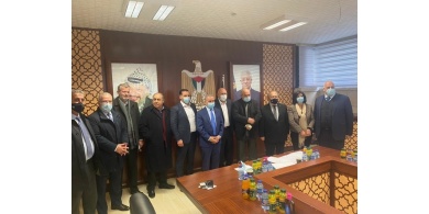 "ملتقى رجال الأعمال" يطالب اشتية بوقف الإغلاق وفتح الأسواق