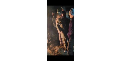 مستوطنون يطردون عائلة فلسطينية من منزلها بالقوة جنوب الخليل