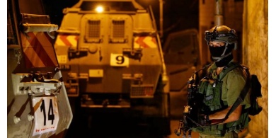 الاحتلال يعتقل 12 مواطنا ويسلم بلاغات بالضفة