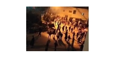 فيديو...إحراق منازل ومحلات في الظاهرية على خلفية اختطاف شقيقتين