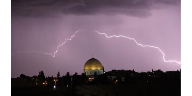 تطورات المنخفض الجوي الذي يضرب فلسطين مساء اليوم