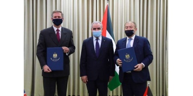 الحكومتان الفلسطينية والبريطانية توقعان اتفاق تعاون بقيمة 15 مليون