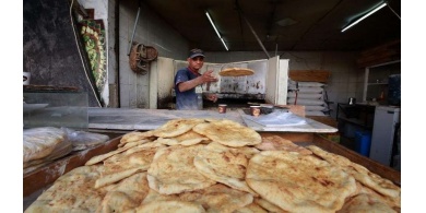 محافظ نابلس: السماح بعمل المخابز غدا السبت