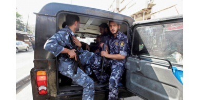 غزة.. سجين جنائي يسيطر على سلاح أحد عناصر الشرطة ويصيب عدة أشخاص