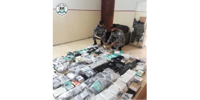 الضابطة الجمركية تضبط شرائح اتصالات إسرائيلية ومواد يشتبه أنها مخدرة غرب سلفيت