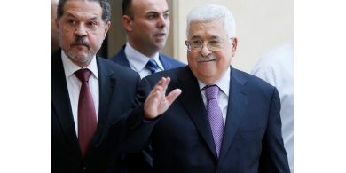 الرجوب: أبو مازن قال لوفد الموساد الإسرائيلي "شربتوا القهوة.. الله معكم"