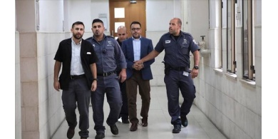 الاحتلال يمنع محافظ القدس من العمل في مكتبه بالرام