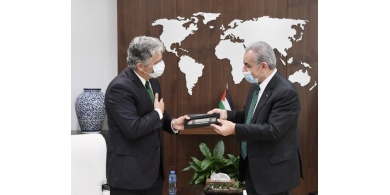 اشتية يستقبل السفير البرازيلي الجديد ويبحث تعزيز التعاون المشترك