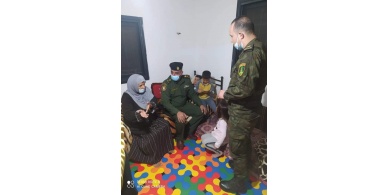 نائب قائد منطقة جنين يعاود طفل أصيب برصاصة طائشة كادت أن تفقده حياته
