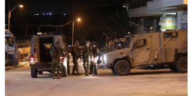 من بينهم قيادي في حماس..الاحتلال يعتقل 7 مواطنين في الضفة