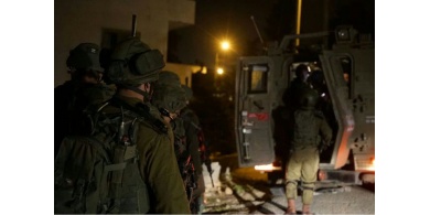 الاحتلال يعتقل 12 مواطنا من الضفة والقدس