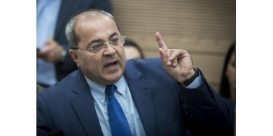 الطيبي يلمح لإمكانية دعم حكومة برئاسة بينيت