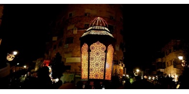 إضاءة فانوس رمضان في رام الله