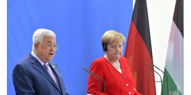 الرئيس لـ ميركل: ماضون بإجراء الانتخابات في جميع الأراضي الفلسطينية