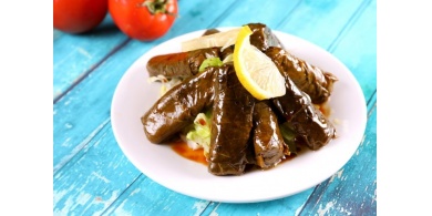 طريقة تحضير وطهي اكلة ورق عنب بالزيت والليمون