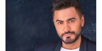 تامر حسني يعد جمهوره بحفل غنائي مجّاني