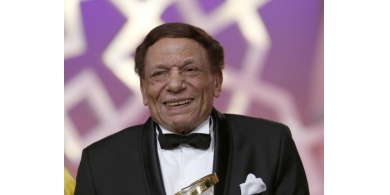 الفنان عادل إمام يخرج عن صمته ويعلق على شائعة إصابته بالزهايمر