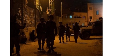قوات الاحتلال تعتقل 40 مواطناً على الأقل من الضّفة
