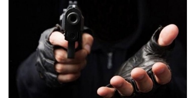 سطو مسلح على محل مجوهرات في الخليل وإصابة خطيرة لصاحبه