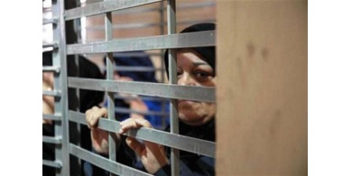 14 أما فلسطينية خلف القضبان.. معاناة وحرمان من الحرية والأمومة