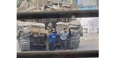 أسير سابق لدى الاحتلال: الجنود أجبروني على تعطيل قنبلة واستخدموني درعًا بشريًا